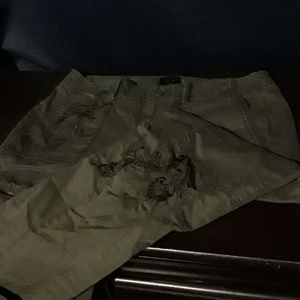 Embroidered white house black market Capri pants